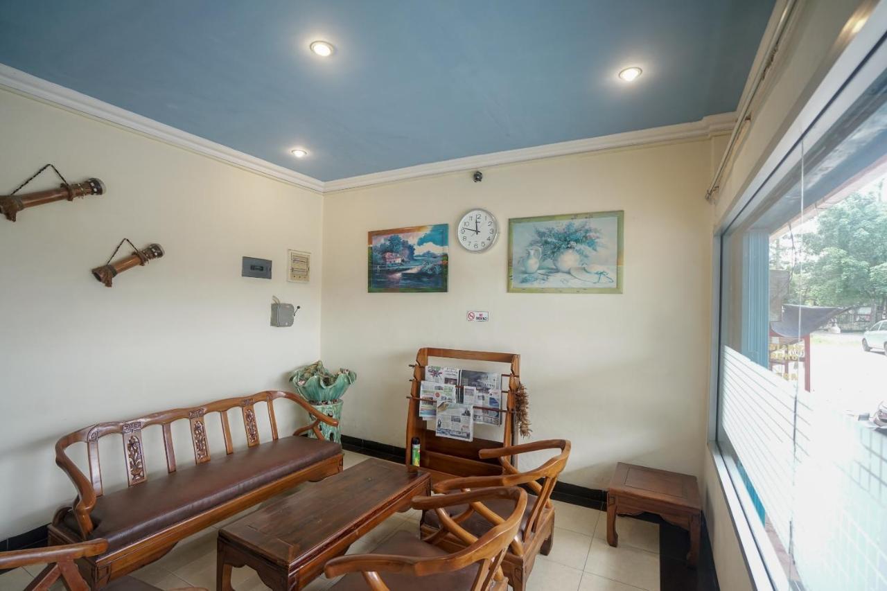 Oyo 448 Hotel Central Palembang Luaran gambar