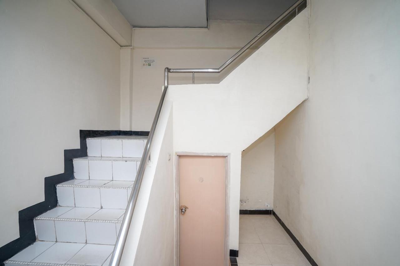 Oyo 448 Hotel Central Palembang Luaran gambar